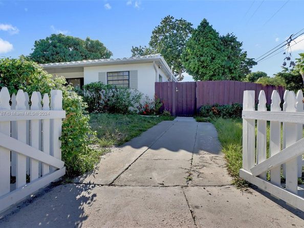 17130 NE 7th Ave, North Miami Beach FL 33162