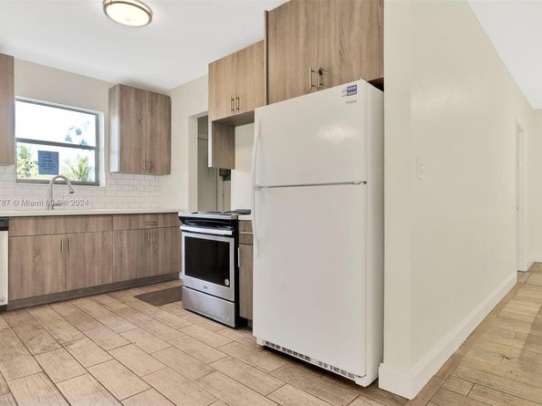 17130 NE 7th Ave, North Miami Beach FL 33162