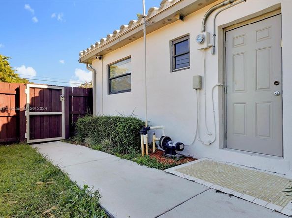17130 NE 7th Ave, North Miami Beach FL 33162