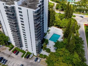 20100 W Country Club Dr 504, Aventura FL 33180
