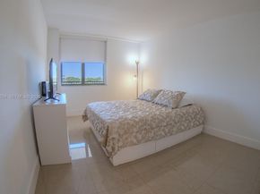 20100 W Country Club Dr 504, Aventura FL 33180