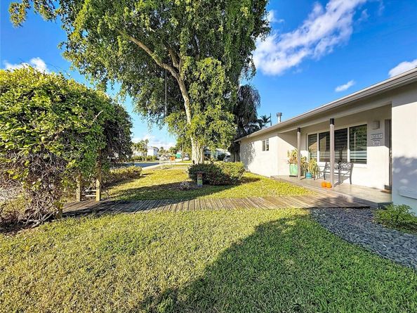 1031 N 16th Ave, Hollywood FL 33020