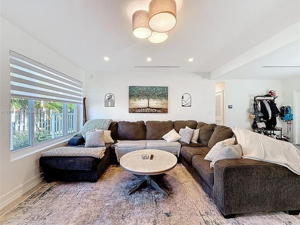 1031 N 16th Ave, Hollywood FL 33020