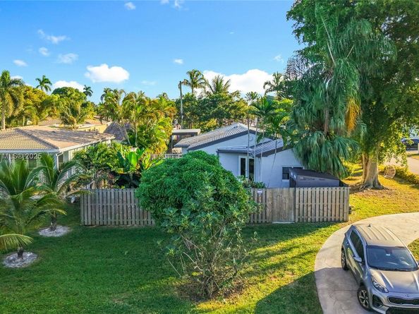 1031 N 16th Ave, Hollywood FL 33020