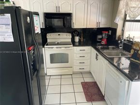 562 NW 98th Ct 562, Miami FL 33172
