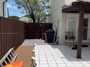 562 NW 98th Ct 562, Miami FL 33172