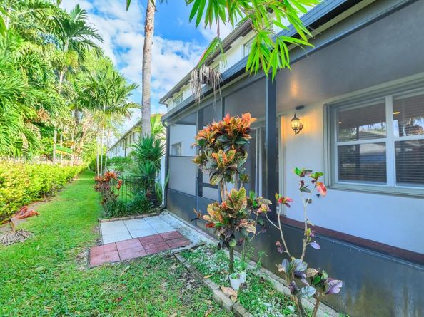 9719 Darlington Pl, Cooper City FL 33328