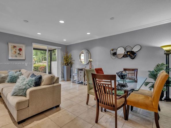 9719 Darlington Pl, Cooper City FL 33328