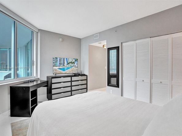 325 S Biscayne Blvd 2519, Miami FL 33131