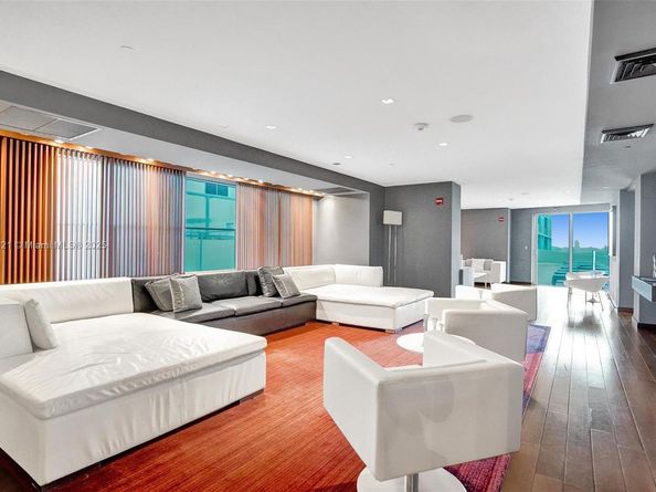 325 S Biscayne Blvd 2519, Miami FL 33131