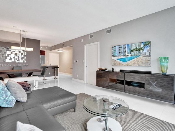 325 S Biscayne Blvd 2519, Miami FL 33131