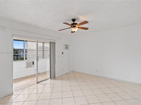 237 Camden J 237, West Palm Beach FL 33417