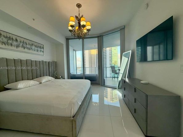 851 NE 1st Ave 3309, Miami FL 33132