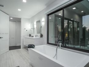 11861 NW 4th St, Plantation FL 33325