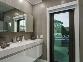 11861 NW 4th St, Plantation FL 33325