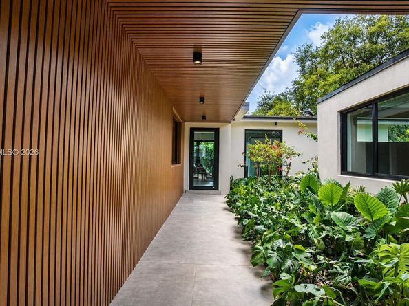 2110 NE 191st Dr, North Miami Beach FL 33179