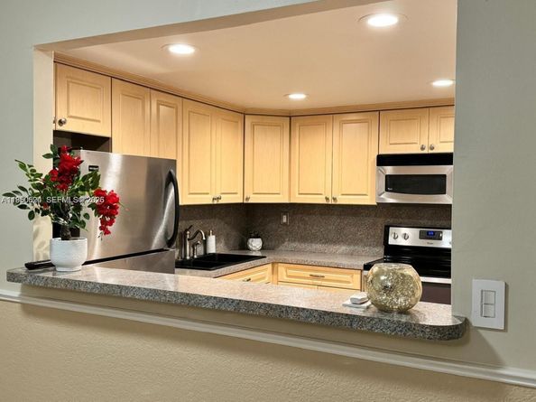 2731 Taft St 106, Hollywood FL 33020