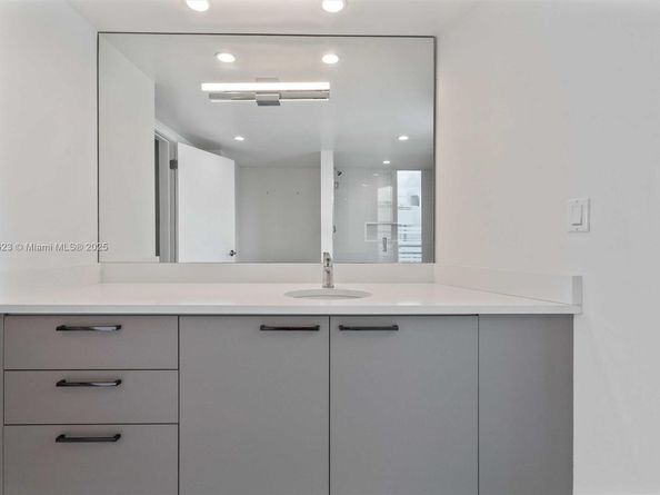 1150 101st St PH 702, Bay Harbor Islands FL 33154