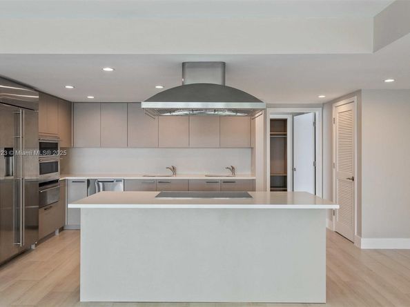 1150 101st St PH 702, Bay Harbor Islands FL 33154