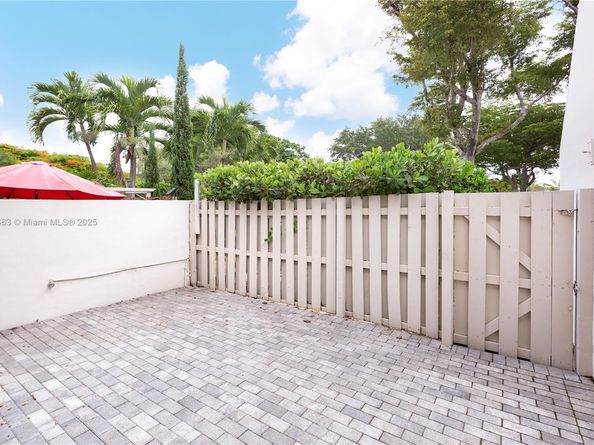 8225 SW 81st Ct, Miami FL 33143
