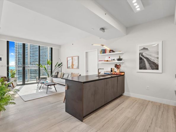 1010 Brickell Ave 4803, Miami FL 33131