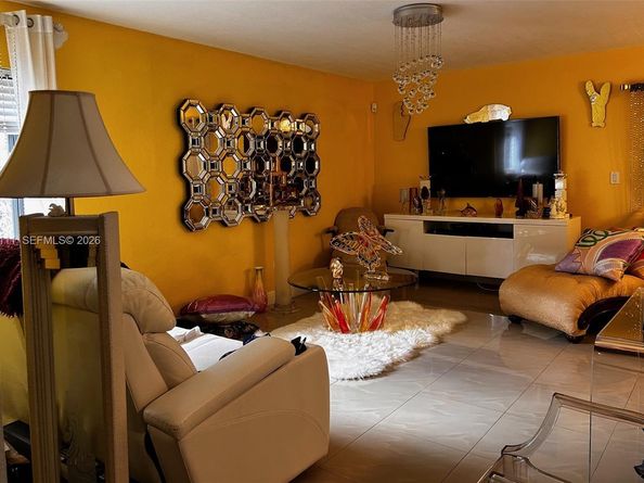 8404 N Missionwood Cir, Miramar FL 33025