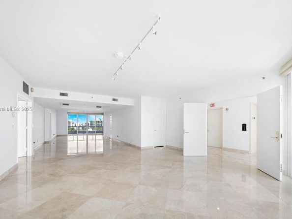 1643 Brickell Ave 1002, Miami FL 33129