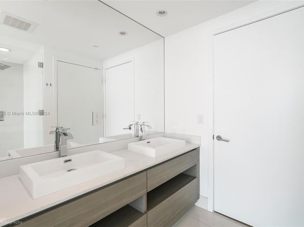 460 NE 28th St 806, Miami FL 33137