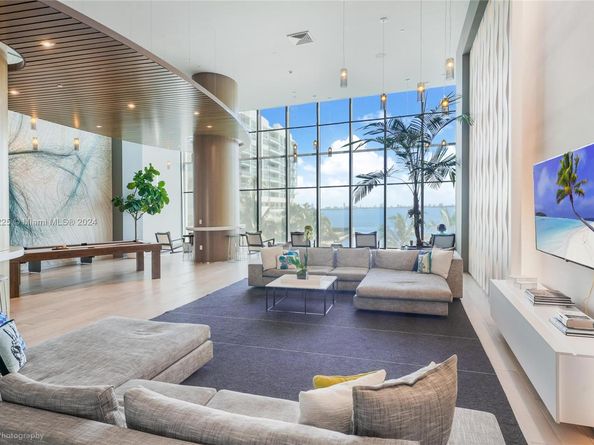 460 NE 28th St 806, Miami FL 33137