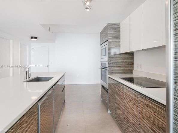 460 NE 28th St 806, Miami FL 33137