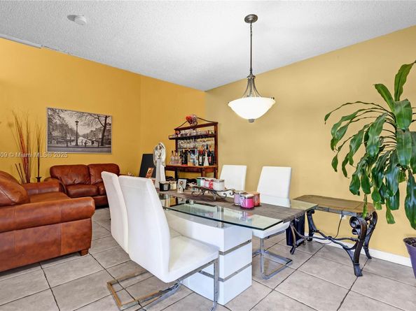 10077 NW 5th Ter 10077, Miami FL 33172