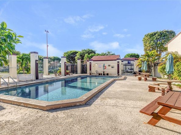 10077 NW 5th Ter 10077, Miami FL 33172