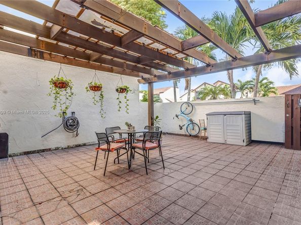 10077 NW 5th Ter 10077, Miami FL 33172