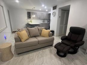 2145 Pierce St 422, Hollywood FL 33020