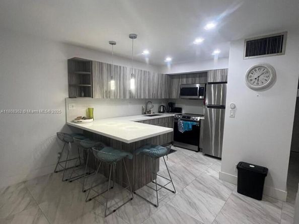 2145 Pierce St 422, Hollywood FL 33020