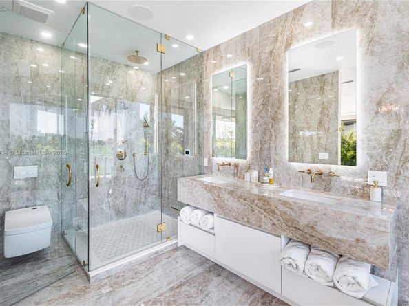 450 W 62nd St, Miami Beach FL 33140
