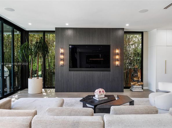 450 W 62nd St, Miami Beach FL 33140