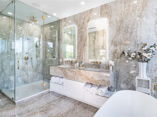 450 W 62nd St, Miami Beach FL 33140