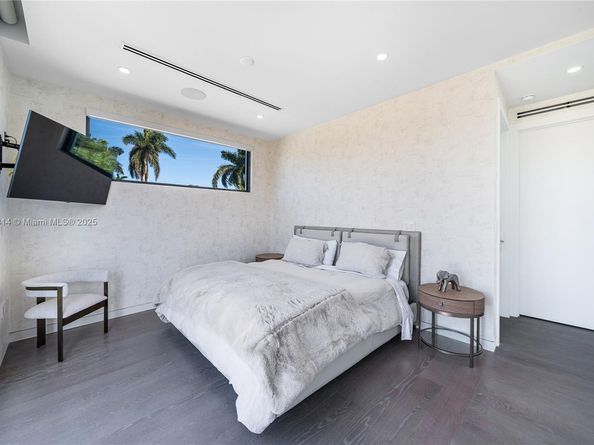 450 W 62nd St, Miami Beach FL 33140