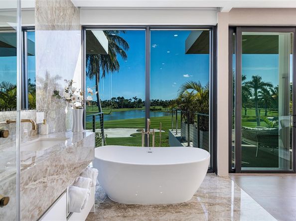 450 W 62nd St, Miami Beach FL 33140