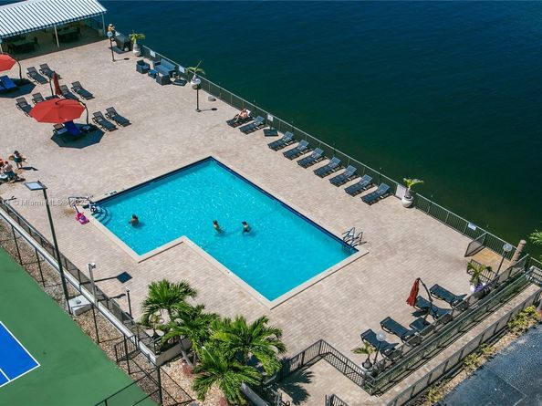 2017 S Ocean Dr 1008, Hallandale Beach FL 33009