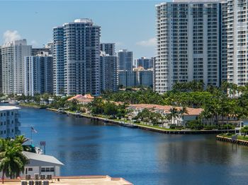2017 S Ocean Dr