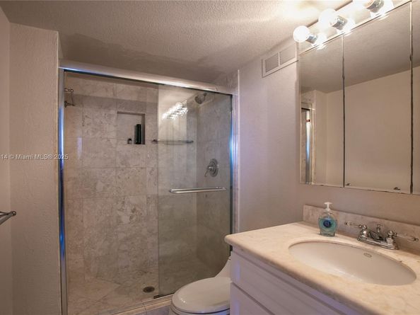 2017 S Ocean Dr 1008, Hallandale Beach FL 33009