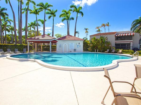 20110 NE 3rd Ct 8, Miami FL 33179