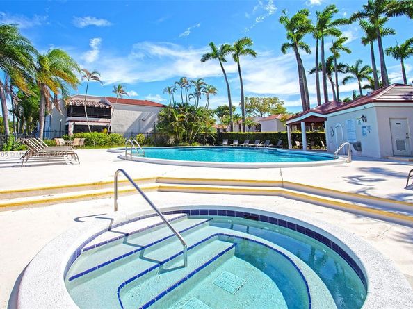 20110 NE 3rd Ct 8, Miami FL 33179