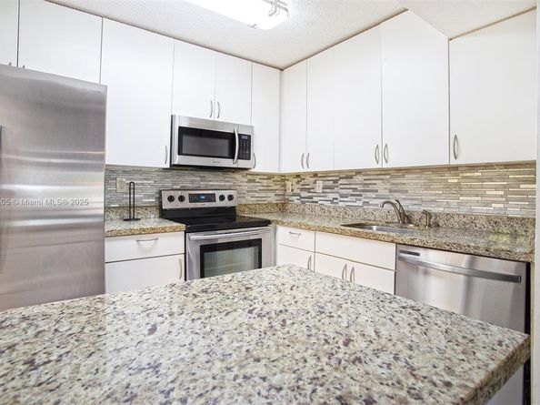 20110 NE 3rd Ct 8, Miami FL 33179