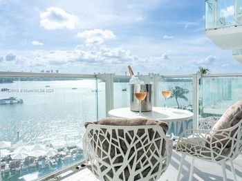 1100 West Ave