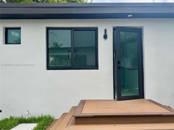 641 Nightingale Ave, Miami Springs FL 33166