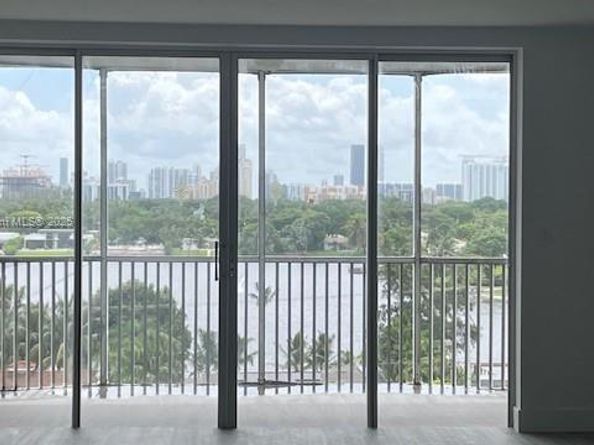 1780 NE 191st St 8112, Miami FL 33179