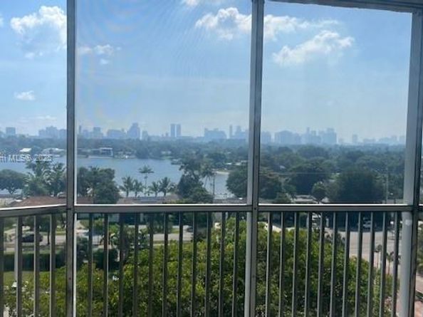 1780 NE 191st St 8112, Miami FL 33179